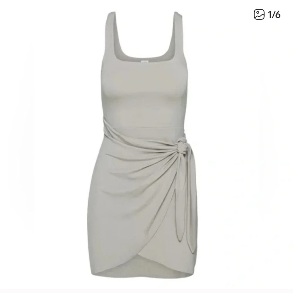 ARITZIA Wilfred Soft Gray V-Neck Top